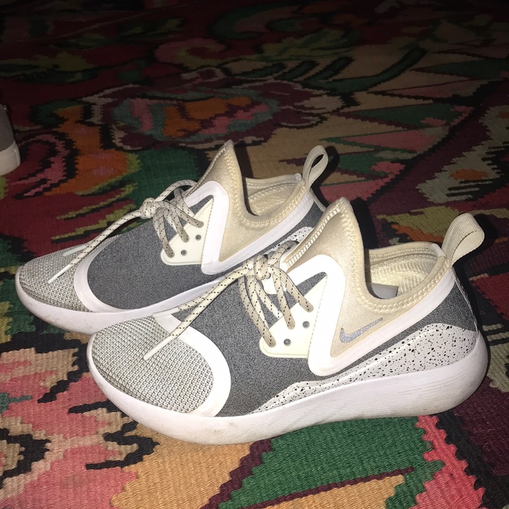 Nike lunar eclipse tennis shoe I think